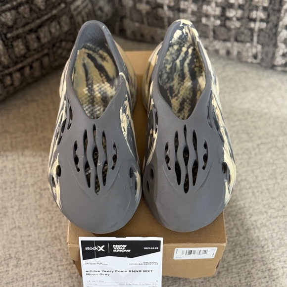 Yeezy Foam Runner MXT Moon Gray - Picture 1 of 7